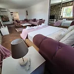 Leyla Hotel *