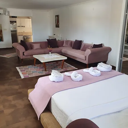 Leyla Hotel *