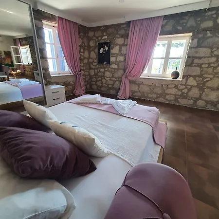 Leyla Hotel