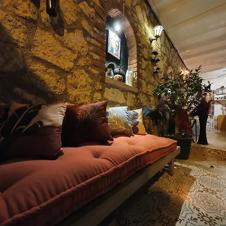 Leyla Hotel *