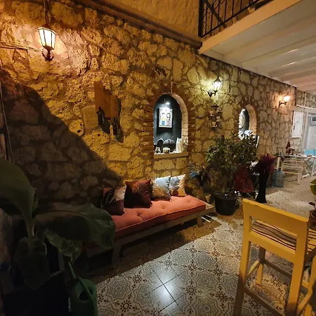 Leyla Hotel *