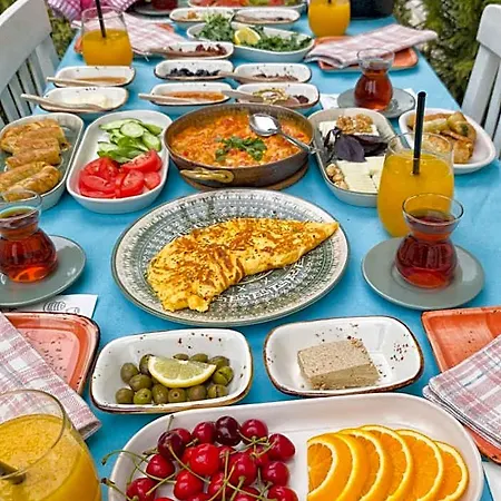Leyla Alaçatı